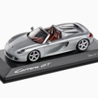 ポルシェのスーパーカー『カレラGT』25周年記念、「カプセルコレクション」日本発売…全12アイテム