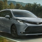 米トヨタのミニバン『シエナ』、新色「ヘビーメタル」と新装備採用…約620万円から