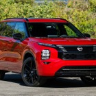 日産が北米初のPHEV『ローグ』発表、三菱『アウトランダー』のOEMに…ロサンゼルスモーターショー2025