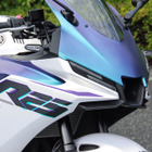 新カラー効果絶大!? ヤマハ『YZF-R25』の販売が前年比2倍近くに…斬新すぎる「マットパールホワイト」を半数以上が選んだ理由