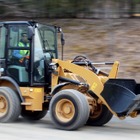 高速走行仕様 ミニホイールローダーが登場!! Cat『903』に追加設定