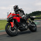 【ドゥカティ ムルティストラーダV2 試乗】ライダーに寄り添う進化を果たした、ドゥカティの“新章”…小川勤