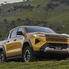 トヨタ『ハイラックス』新型、豊田自動織機のACインバーター採用…キャンプ時などの電源ニーズに対応