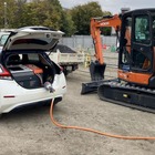 日立建機、バッテリー駆動式ショベルと移動式給電車の実証試験…充電インフラ未整備の現場でも安定稼働