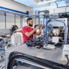 ポルシェ、EVバッテリーの長寿命化技術を公開…急速充電時間を3.5分短縮