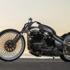 648ccエンジンを2基搭載!? ロイヤルエンフィールドの異色カスタムバイク「VITA」を原宿で展示