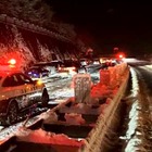 雪道走行の注意、ノーマルタイヤ車のスタックで高速通行止め