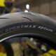 オールラウンドに使えるスポーツタイヤ「SPORTMAX Q5A」が登場！モータースポーツに超本気なダンロップに注目…東京モーターサイクルショー2024 画像