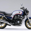 ホンダ CB750 に新色グラファイトブラックを追加