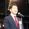 オープニングセレモニーで挨拶する前大阪市議会議員の柳本 顕氏