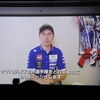 会場に集まって報道陣へMotoGPライダーからのビデオメッセージ