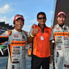 今季ARTAのGT300陣営はBMW M6 GT3を使う。鈴木亜久里監督を挟んで高木と小林。