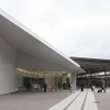 京都鉄道博物館の入口(エントランスホール)。