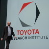 Toyota Research Institute CEOが語る、自動運転技術による「事故を起こさない車」