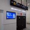 海外用Wi-Fiルーターレンタルサービス「グローバルWiFi」の新たな無人受取ボックス「スマートピックアップ」が公開された（4月25日、京急羽田空港国際線ターミナル駅2階）