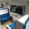 座席時の姿。今回の『超会議号』では海側のみ寝台に変換し、山側は4人用ボックス席のままにして休憩用スペースとして使用していた。