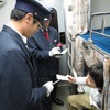 向谷さんだけでなく本職の車掌による通常の検札も行われた……と思いきや、実は車掌のコスプレをした一般参加者。ツアー客貸切という限定された空間だからこそできる「お遊び」だ。