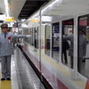 東武鉄道・台湾鐵路 友好鉄道協定締結を記念した200系台鉄自強号普悠瑪（ぷゆま）カラーの出発式のようす（6月17日、浅草駅）