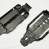 バスタブ構造の従来シャシー（左）とTA07 PRO