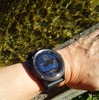 スイスアルプスで気圧変化をチェック。同じところにとどまっているのなら天気を予測することにも役立つ