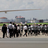 8月24日午前、羽田空港に到着したリオ発チャーター機