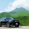 メルセデスベンツ GLS350d 4MATIC Sports。大分・由布岳をバックに記念撮影。