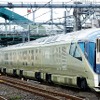 先頭車両には、電気式ディーゼル機関車と同等の機能を有する。