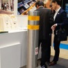 侵入防止用ポール。トラックの衝突にも耐えうる…というか、暴走するトラックを破壊する威力がある。