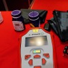 容器に入った錠剤等、固形物の成分を測定する装置。