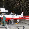 格納庫内では初等練習機の「T-7」や…。