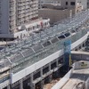 高架化工事が進む星川駅付近から横浜方を望む。島式2面4線ホームのうち1面2線分のホームの形が見えてきた。