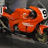 水冷DOHC Vツインエンジンを搭載するハーレーダビッドソンのレーシングマシン『VR1000』(1994年)。