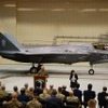 基地内で開催された配備記念式典には日米の防衛関係者や地元自治体の招待客など約40人が参加した。