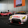 手前はGT300クラスに参戦するGT3仕様GT-R（#3）。