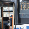 札幌駅前で発車を待つ長生園前行き最終バス。市電旧北5条線内のバス停は、すべて条丁目表記に変更されていた。