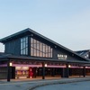「和風化」のリニューアル工事が完了した西武秩父駅。