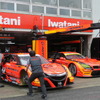 ARTAのマシン、GT500のNSX-GT（左）とGT300のM6 GT3（右）。