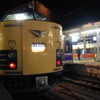2002年11月、青森駅に到着した最後の583系特急『はつかり』。その後、JR東日本の583系は臨時快速や団体臨時列車に運用されていた。