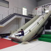 【安全の舞台裏 JAL】スライドは安心感があるけど速い---救難訓練体験