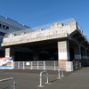 北陸新幹線の金沢～敦賀間は2022年度末の完成を目指して工事が進められている。写真は先行整備された福井駅の高架橋（2011年11月）。現在はえちぜん鉄道が暫定的に使用している。