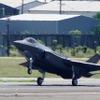 F-35Aが名古屋空港に戻ってきたのは約2時間後。近くにあり、自衛隊のテストフライトを担当する部隊がある岐阜基地にも寄り道をしたようだ。