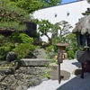 中庭は小さな日本庭園となっていた。