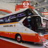 日野のシャシー「RM380」を用いた観光バス。ボディはラクサナ製