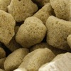 土嚢の中にはガラス材を軽石のように発泡させたものが詰められている。