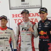 左から予選2位の関口、ポールのキャシディ、3位のガスリー。