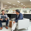 KYB 経営企画本部 モータースポーツ部の長谷川大樹 課長（左）と齋藤聡氏（右）