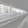 在来線高架ホーム（左）が姿を現した新潟駅のイメージ。在来線だけでなく新幹線の線路にも接しており、在来線特急『いなほ』と上越新幹線が同じホームで乗り換えできるようになる。