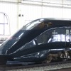 敵勢力の「漆黒の新幹線」がどの車両をモチーフにするのかなど詳細は発表されていない。写真は黒みがかった車体塗装が特徴的な上越新幹線「現美新幹線」。