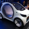 自動運転のコンセプトカー「smart vision EQ fortwo」を展示するスマートだが…。