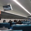 試験列車が500km/hを超えた瞬間。多くの人が液晶ディスプレイの速度表示にカメラを向けた。